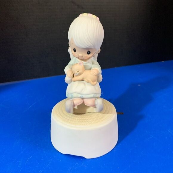 Precious Moments The Purr fect Grandma Music Box - Picture 1 of 5